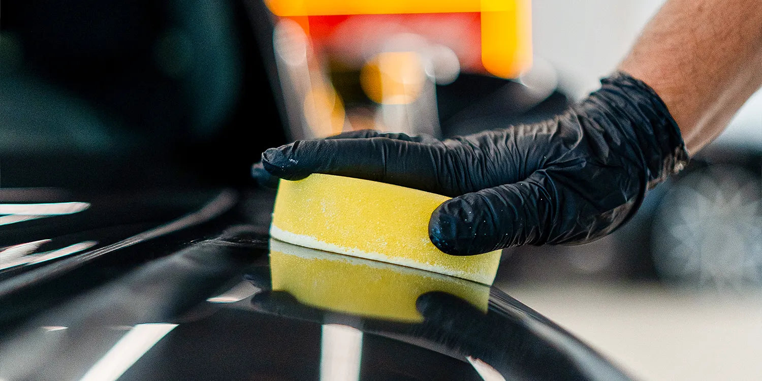 Krzyżowa aplikacja wosku: jak nakładać wosk i nie spaprać roboty?