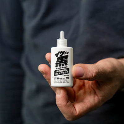 Super Black, środek do renowacji oraz ochrony plastików i gumy, 30 ml