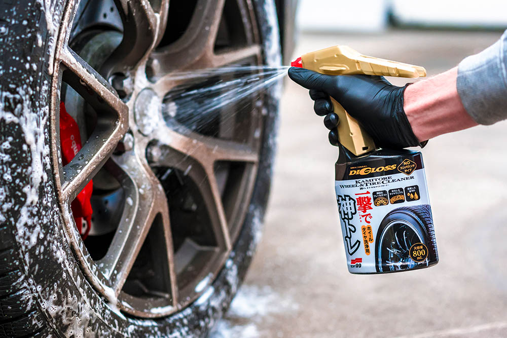 Photo of Soft99 car care product Digloss Wheel and Tire Cleaner, which is used to clean tyres and rims.